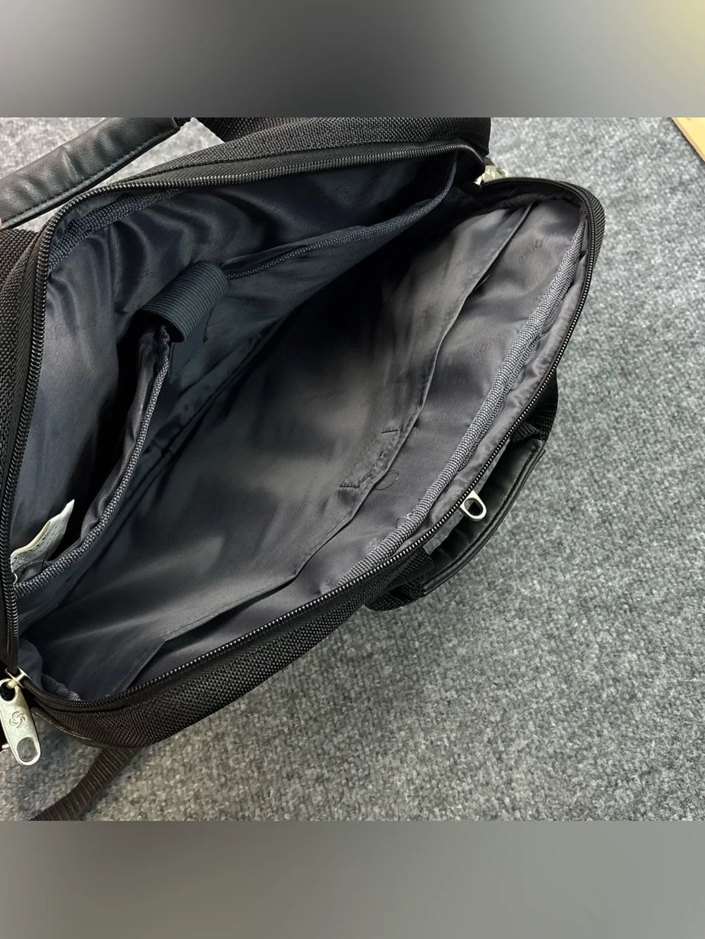 Samsonite Black Laptop Messenger Bag Briefcase Carry on Travel Busines 937795